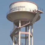 पानी की टंकी पर चढ़ा गुस्सा: दो साल से अटका बीएएमएस रिजल्ट, छात्रों का बवाल