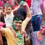 जब प्रेम के रंग मिटा देते हैं दिलों की दूरियां