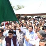 CM ने ऋषिकेश से चार धाम जाने वाली बसों को हरी झंडी दिखाकर किया रवाना