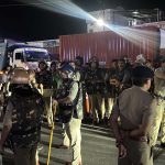 कुल्हाल चेक पोस्ट पर हाई वोल्टेज ड्रामा, प्रशासन की वार्ता के बाद लौटा जत्था