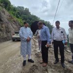 महाराज ने अधिकारियों को दिए निर्देश, सड़क और पुल निर्माण में न हो देरी