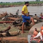 नेपाल में जलप्रलय का असर: नारायणी नदी में बहकर आए शव