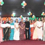 पिथौरागढ़ : मिनी स्टेडियम में प्रभारी मंत्री रेखा आर्या ने किया ध्वजारोहण