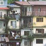 सुरक्षित घर की आस, जर्जर भवनों में जिंदगी