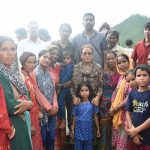 अल्मोड़ा: वड्यूडा गांव पहुंचीं रेखा आर्या, भूस्खलन पीड़ितों को बांटी राहत सामग्री