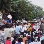सचिवालय कूच के दौरान ग्राम प्रधानों से धक्का-मुक्की