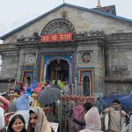 बर्फ से ढका केदारनाथ धाम, ठंड के बीच श्रद्धालुओं की आस्था बरकरार