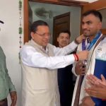 एशियन गेम्स कांस्य पदक विजेता कपिल पोखरिया ने CM धामी से की भेंट